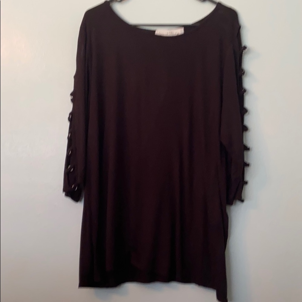 XL Black cut out (arm) blouse.